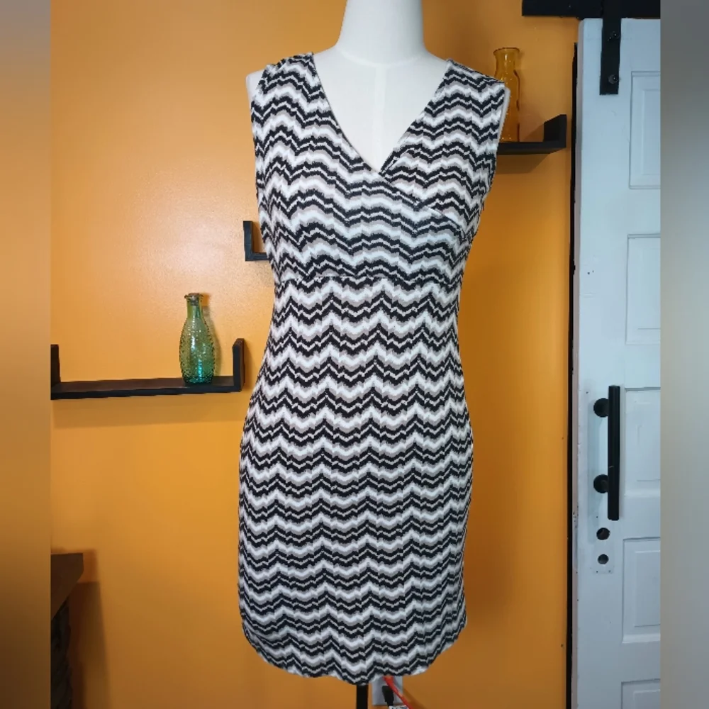Ann Taylor Loft Petite White and Tan Black Striped Sleeveless Dress Size 0P - Picture 1 of 9